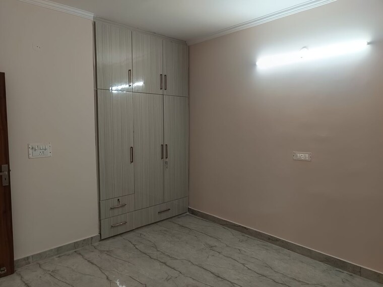 Room, west patel nagar 3 Bedroom 1250 Sq.Ft. Builder Floor In West Patel Nagar Delhi 9787636