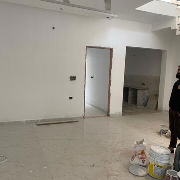 Parking in 3 BHK Independent House at Modipuram – for Sale