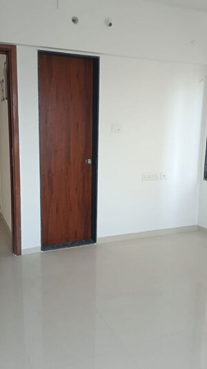 Room in 2 BHK Apartment at Pinnac Riverdale Residency, Karve Nagar – for Rent