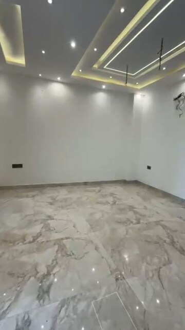 Room in 3 BHK Builder Floor at Sector 84 – for Sale