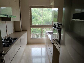 Team Area in 2 BHK Apartment at Hiranandani Castle Rock, Powai – for Rent