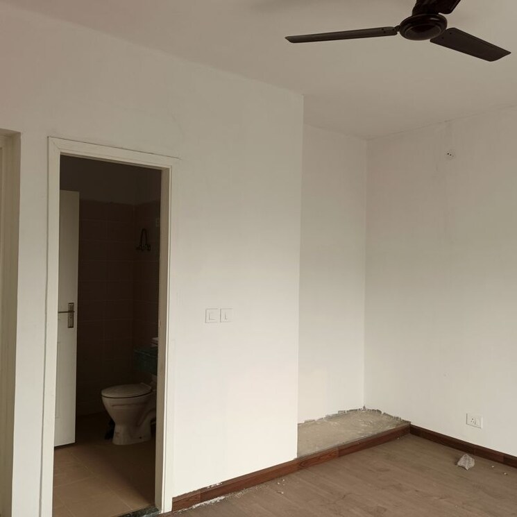 Room, bptp-park-81 3.5 Bedroom 300 Sq.Yd. Builder Floor In Sector 81 Faridabad 9787727