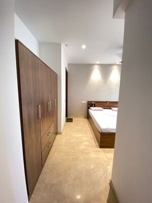 Room in 2 BHK Apartment at Hiranandani Castle Rock, Powai – for Rent