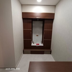 Room in 2 BHK Apartment at Hiranandani Castle Rock, Powai – for Rent