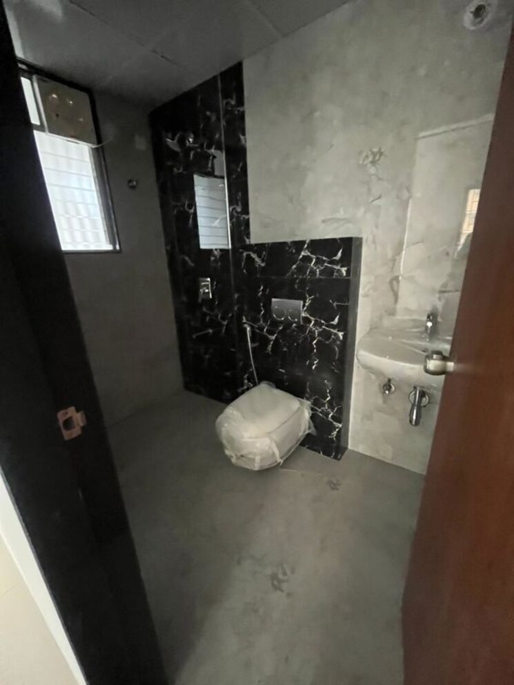 Bathroom, badhekar-ramkrupa 2 Bedroom 853 Sq.Ft. Apartment In Kothrud Pune 9787759