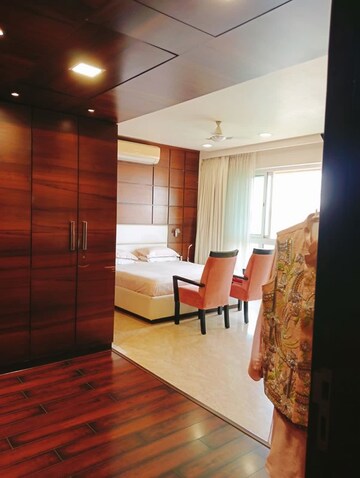 Room in 4 BHK Apartment at Hiranandani Gardens Glen Ridge, Powai – for Rent