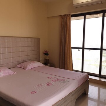 Bedroom in 4 BHK Apartment at Lake Front Solitaire, Powai – for Rent