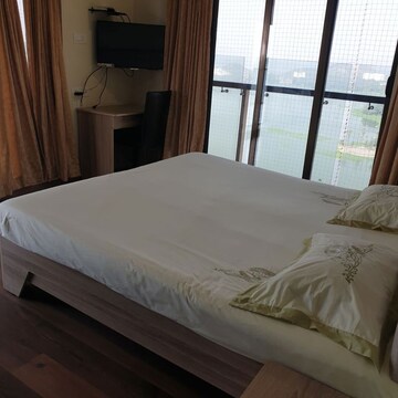 Bedroom in 4 BHK Apartment at Lake Front Solitaire, Powai – for Rent