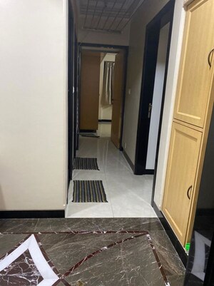 Room in 3 BHK Apartment at Hiranandani Glen Croft, Powai – for Rent