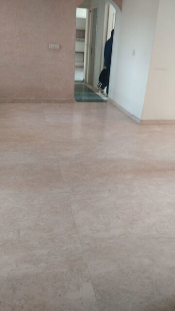 Room in 2 BHK Apartment at Hiranandani Gardens Eldora, Powai – for Rent