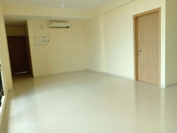 Room in 3 BHK Apartment at Hiranandani Gardens Torino, Powai – for Rent