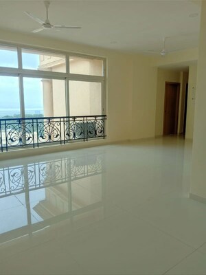 Room in 3 BHK Apartment at Hiranandani Gardens Torino, Powai – for Rent