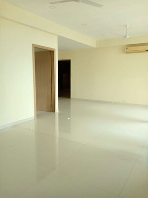 Room in 3 BHK Apartment at Hiranandani Gardens Torino, Powai – for Rent