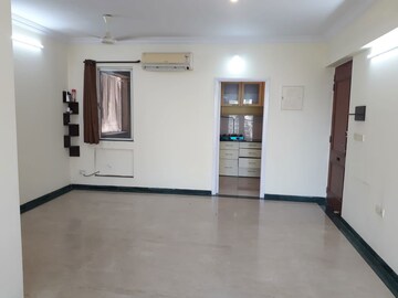 Room in 2 BHK Apartment at Hiranandani Avalon, Powai – for Rent