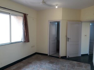 Room in 2 BHK Apartment at Hiranandani Avalon, Powai – for Rent