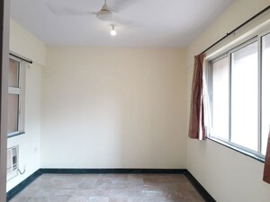 Room in 2 BHK Apartment at Hiranandani Avalon, Powai – for Rent