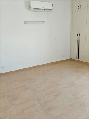 Room in 3 BHK Builder Floor at RWA Apartments Sector 40, Sector 40 – for Rent