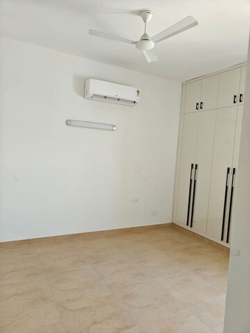 Room in 3 BHK Builder Floor at RWA Apartments Sector 40, Sector 40 – for Rent