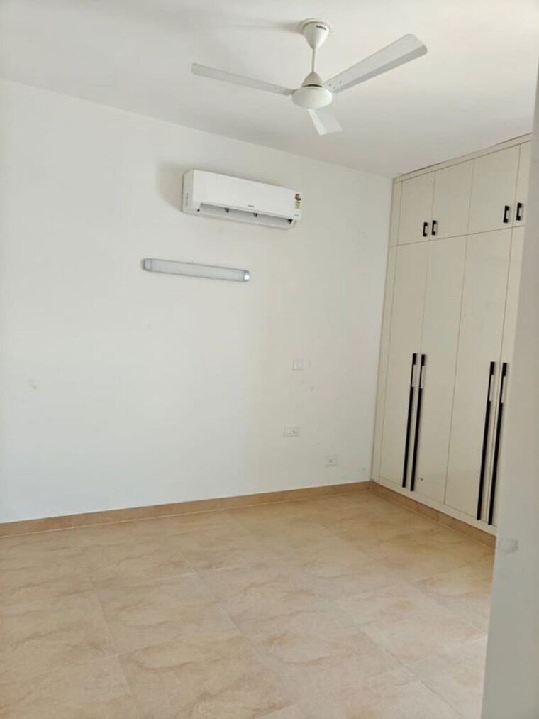 Room, rwa-apartments-sector-40 3 Bedroom 3500 Sq.Ft. Builder Floor In Sector 40 Noida 9787838