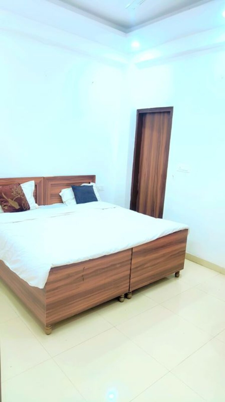 Bedroom, sector 66 Pg For Boys & Girls In Sector 66 9787859