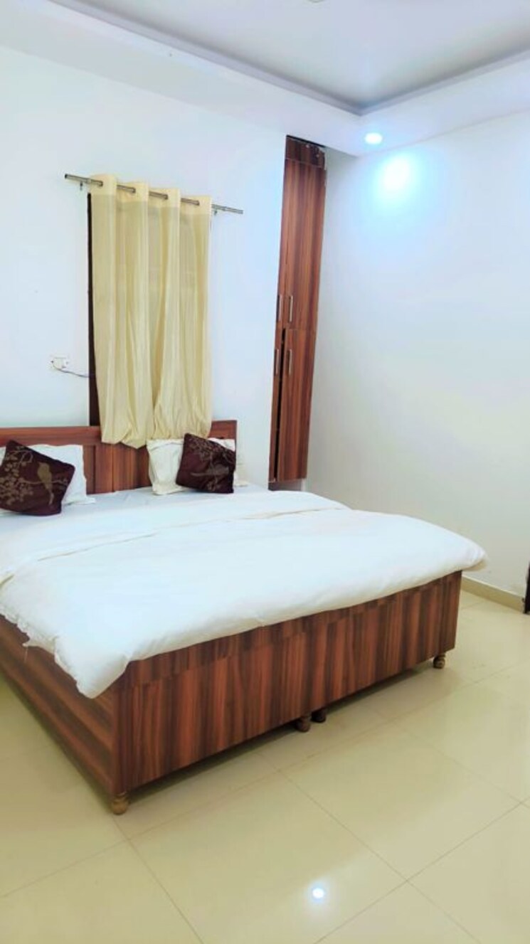 Bedroom, sector 66 Pg For Boys & Girls In Sector 66 9787859