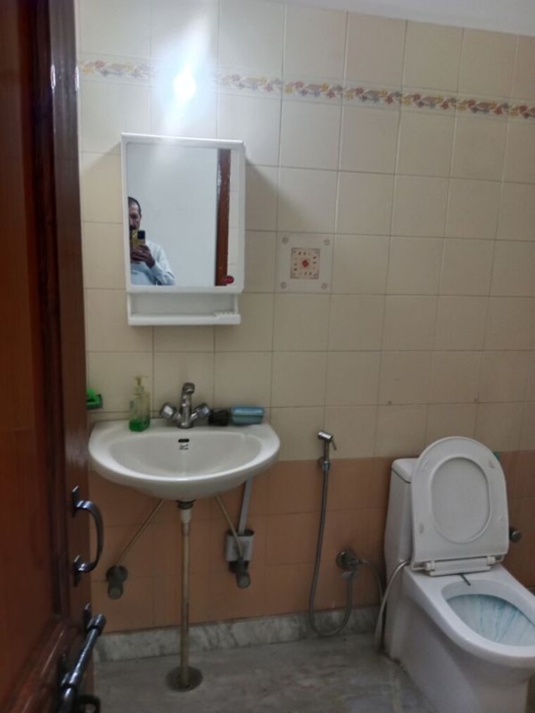 Bathroom, sector 6 3 Bedroom 1901 Sq.Ft. Builder Floor In Sector 6 Panipat 9787880