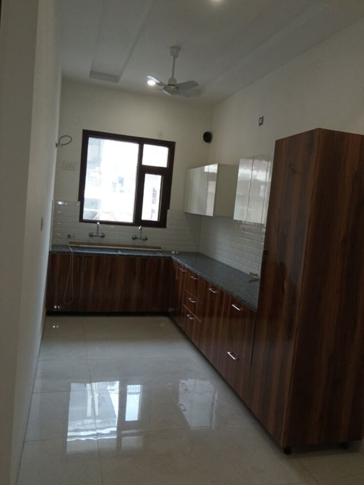 Kitchen, ghazipur 4 Bedroom 122 Sq.Yd. Builder Floor In Ghazipur Zirakpur 9706069