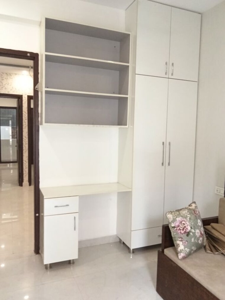 Room, ghazipur 4 Bedroom 122 Sq.Yd. Builder Floor In Ghazipur Zirakpur 9706069