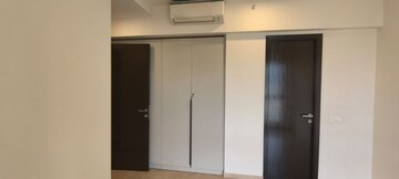 Room in 2 BHK Apartment at Hiranandani Atlantis, Powai – for Rent