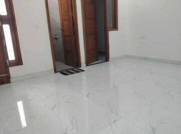 Room in 2 BHK Independent House at Gomti Nagar – for Rent