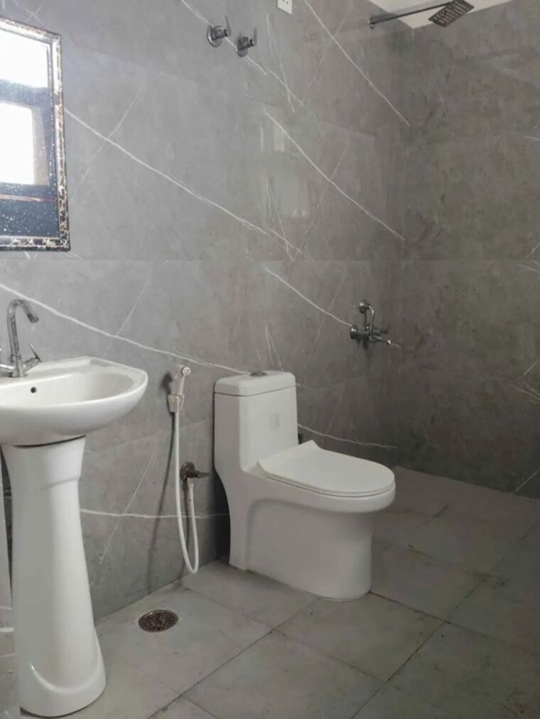 Bathroom, gomti nagar 2 Bedroom 1400 Sq.Ft. Independent House In Gomti Nagar Lucknow 9787962