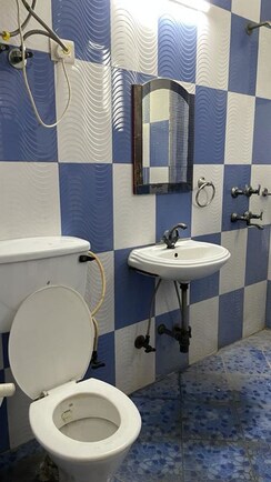 4 BHK + Pooja Room Apartment For Rent in Jal Vayu Vihar Noida
