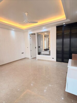 Room in 3 BHK Apartment at DLF Cyber Park, Sector 20 – for Rent