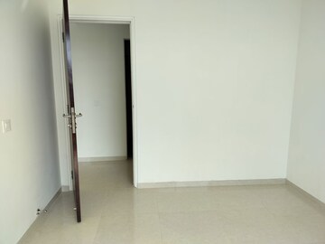 Room in 2.5 BHK Apartment at L&T Seawoods Residences Phase 2, Seawoods – for Rent