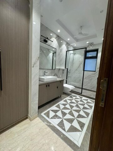 Bathroom in 3.5 BHK Apartment at DLF Cyber Park, Sector 20 – for Rent