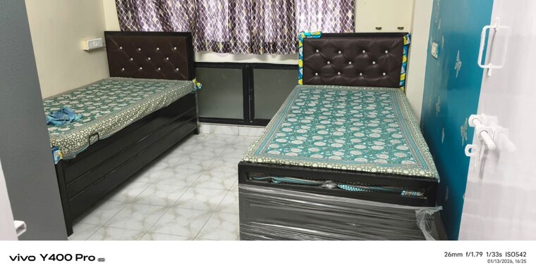 Room, goregaon east Pg For Girls In Goregaon East 9788014