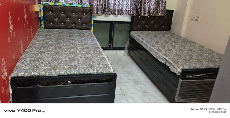 Room, goregaon east Pg For Girls In Goregaon East 9788014