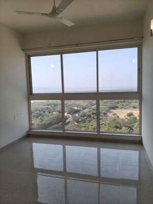 Room in 3 BHK Apartment at L&T Seawoods Residences Phase 2, Seawoods – for Rent