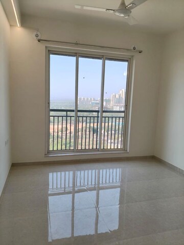 Room in 3 BHK Apartment at L&T Seawoods Residences Phase 2, Seawoods – for Rent