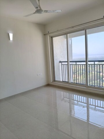 Room in 3 BHK Apartment at L&T Seawoods Residences Phase 2, Seawoods – for Rent