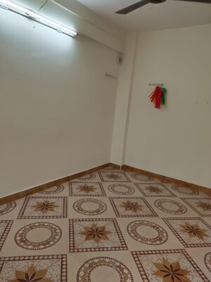 Room in 2 BHK Apartment at Azad Nagar – for Rent