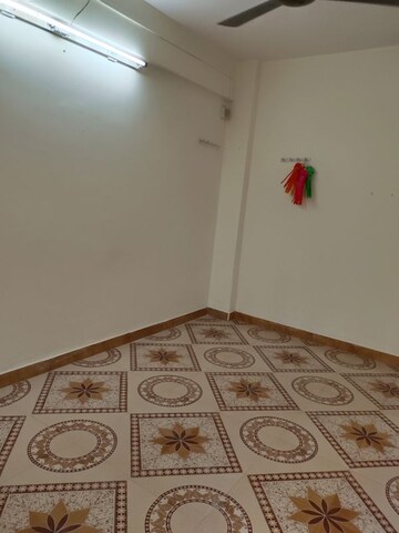 Room in 2 BHK Apartment at Azad Nagar – for Rent