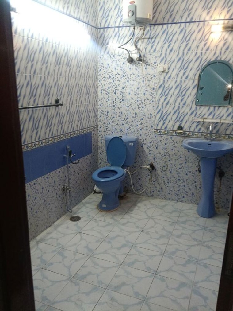 Bathroom, rwa-apartments-sector-21 2 Bedroom 1000 Sq.Ft. Apartment In Sector 21 Noida 9788066