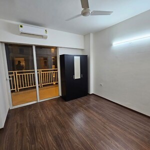 Room in 3 BHK Apartment at Pyramid Altia, Sector 70a – for Rent