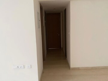Room in 2 BHK Apartment at Lodha Woods, Kandivali East – for Rent
