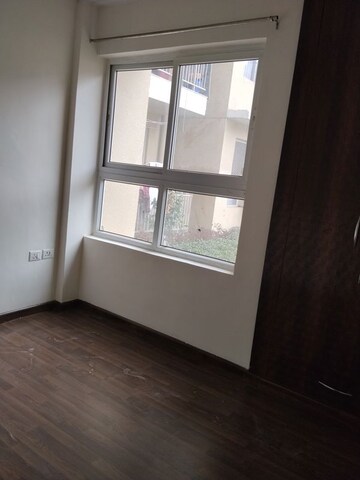 Room in 2 BHK Apartment at BPTP Spacio, Sector 37d – for Rent