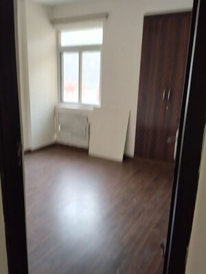 Room in 2 BHK Apartment at BPTP Spacio, Sector 37d – for Rent