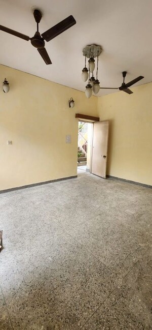 Room in 2 BHK Apartment at Vasant Kunj – for Rent