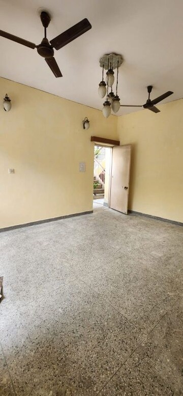 Room in 2 BHK Apartment at Vasant Kunj – for Rent