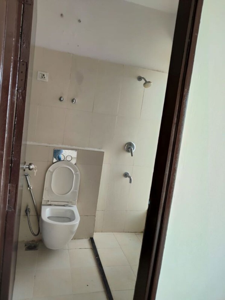 Bathroom, shree-vardhman-victoria 3 Bedroom 1950 Sq.Ft. Apartment In Sector 70 Gurgaon 9788144